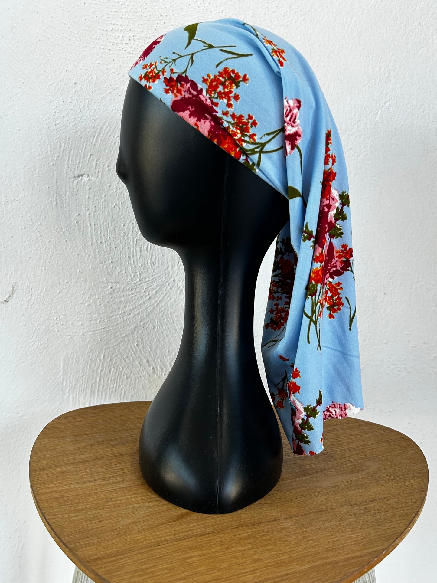 Flores Rojas/Azul Cielo