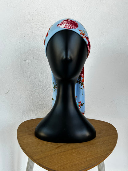 Flores Rojas/Azul Cielo